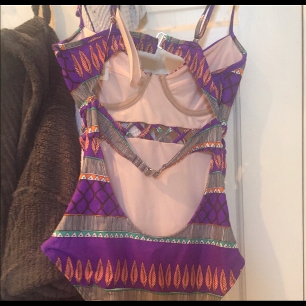 Bathing suit - Picture 3 of 3